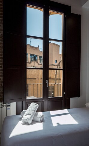 3 bedrooms, iron/ironing board, WiFi, bed sheets - BeBarceloner Pelayo Apartments - 3 bedrooms, 2 bathrooms (Barcelona)