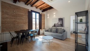 TV - BeBarceloner Pelayo Apartments - 3 bedrooms, 2 bathrooms (Barcelona)