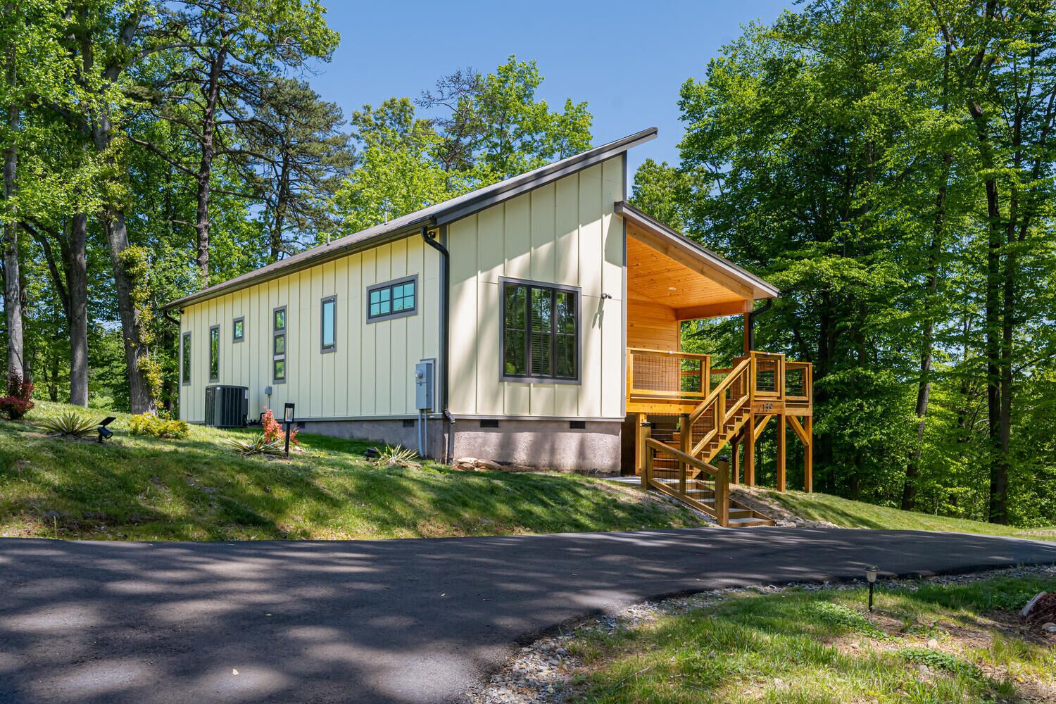 Mountain modern cabin with farm tour experience