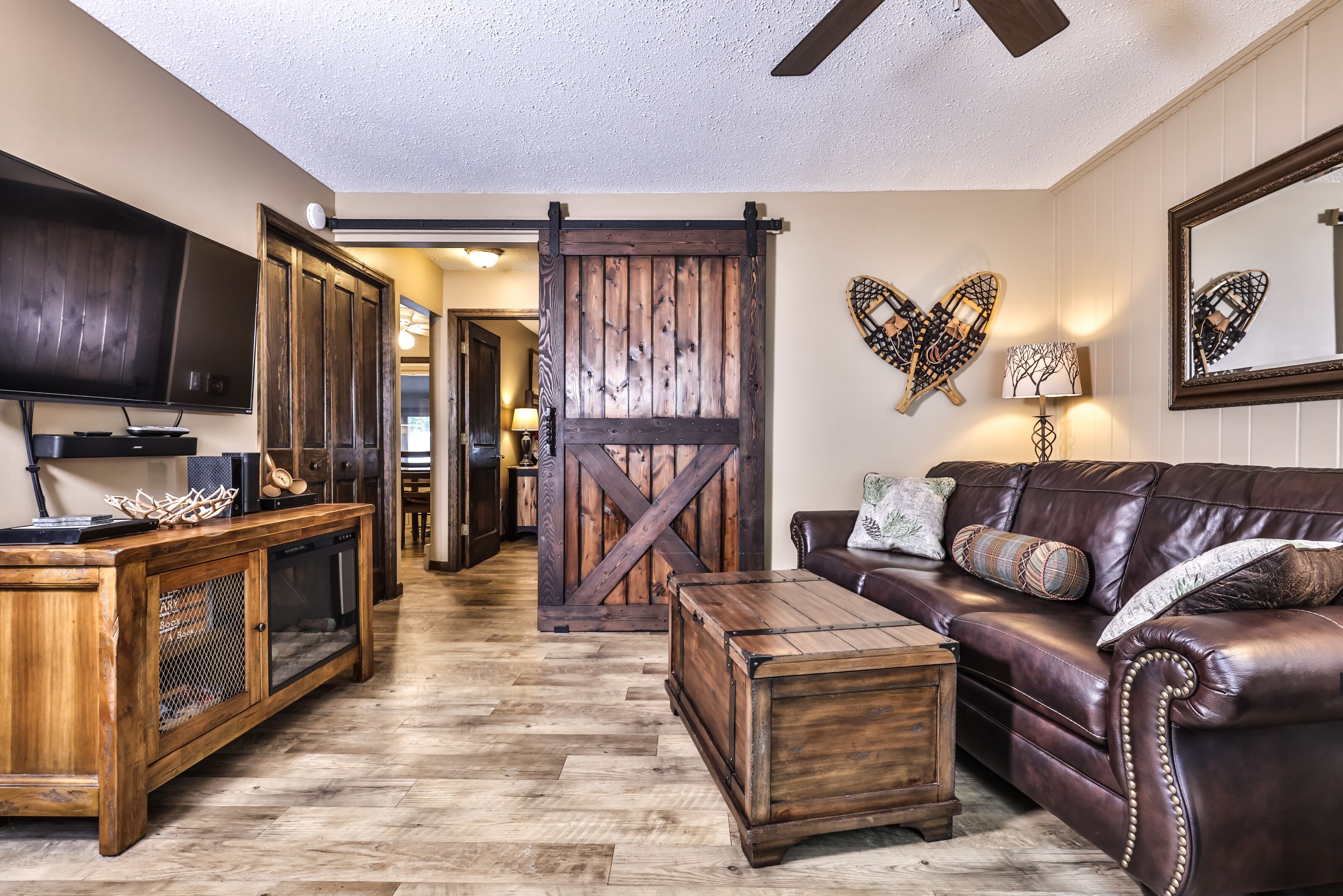 Télévision, cheminée