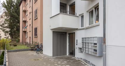 Downtown Dream: 3.5BR with Balcony and Style BA31