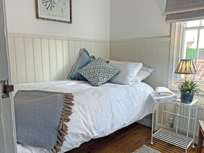 2 bedrooms, free WiFi, bed sheets - 2 bedroom accommodation in Overstrand, near Cromer (Overstrand, near Cromer)