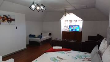 Comfort Room, Non Smoking | Individually decorated, individually furnished, desk, laptop workspace