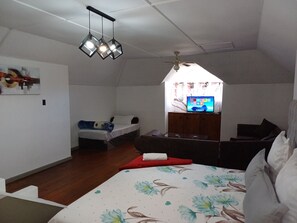 Habitación Confort, para no fumadores | Decoración personalizada, muebles diferentes y escritorio