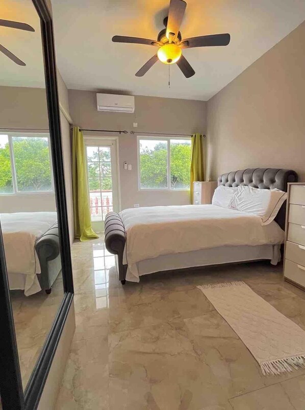 1 dormitorio, tabla de planchar con plancha, wifi gratis y ropa de cama