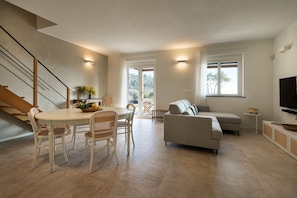 Villa | Living area | 60-inch Smart TV with satellite channels, heated floors - Borgo Isasco (Finale Ligure)