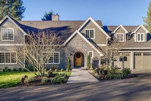 Amazing large home close in Portland with pool and sauna! 
