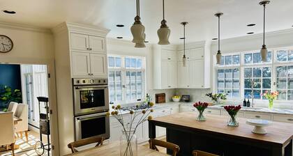 Amazing large home close in Portland with pool and sauna!