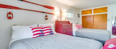 Iron/ironing board, Internet, bed sheets