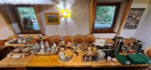 Dagelijks ontbijtbuffet (EUR 14.50 per persoon)