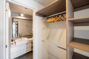 Bruser, bidet, håndklæder, Sæbe