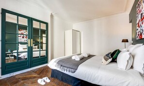 3 slaapkamers, een bureau, een strijkplank/strijkijzer, wifi