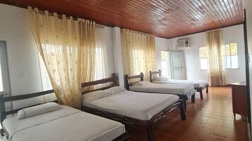 Family Room | Free WiFi, bed sheets