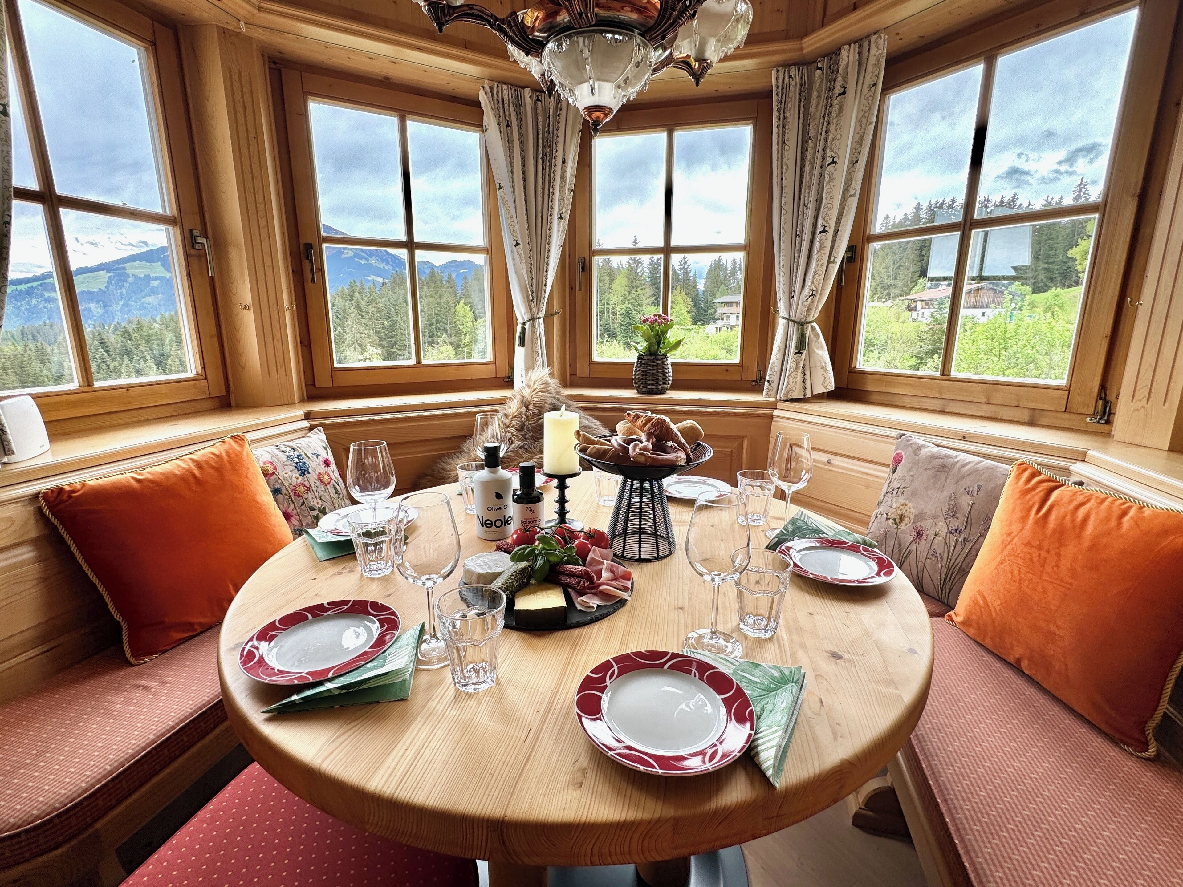 Chalet Comfort, pemandangan gunung | Makan di kamar