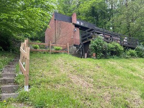 Exterior - Gezellige Chalet met groot zonneterras in Domaine du Bonsoy Hastière bij Dinant (Hastière)