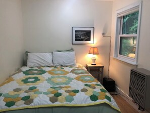 2 soverom, skrivebord, wi-fi (inkludert) og sengetøy