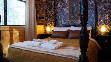 1 bedroom, desk, iron/ironing board, WiFi