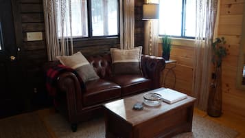 TV connectée, livres, chaîne hi-fi