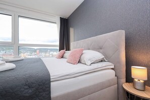 1 室のベッドルーム、デスク、WiFi、ベッドシーツ