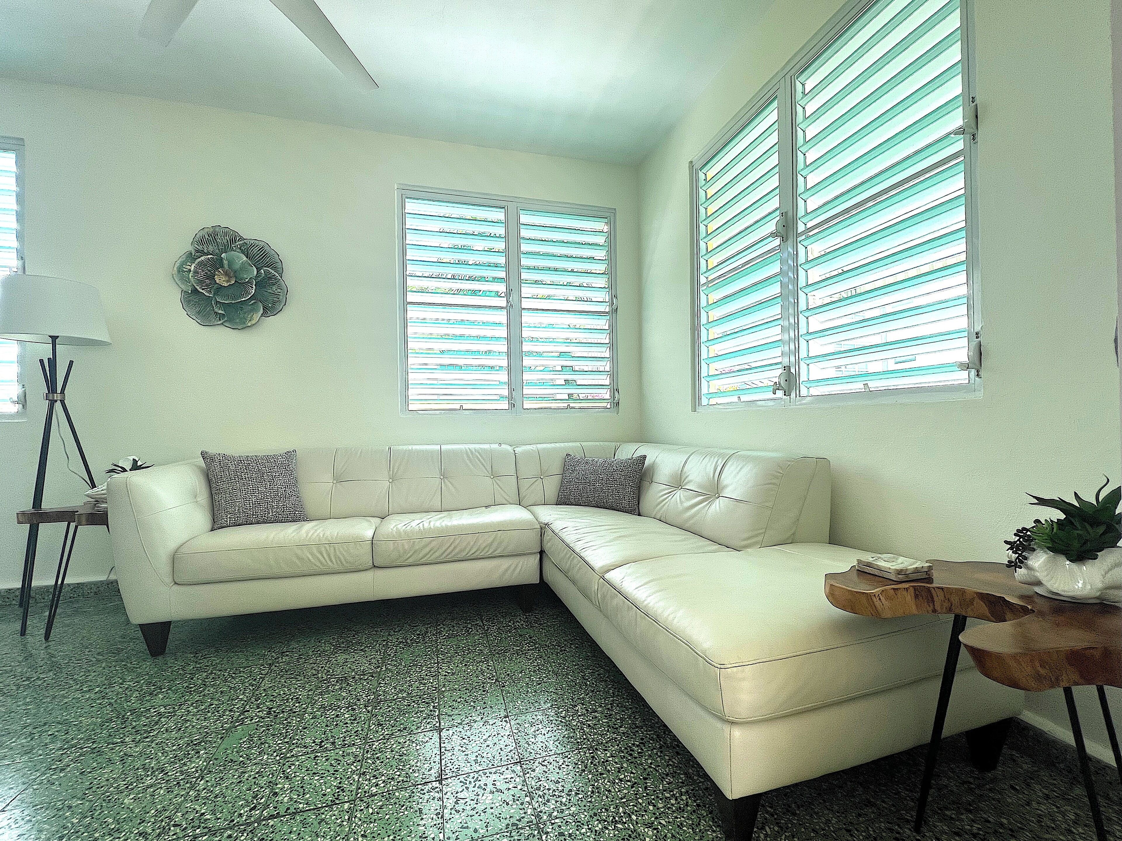 Spacious 2nd Floor Near Ocean Park Beach - San Juan
