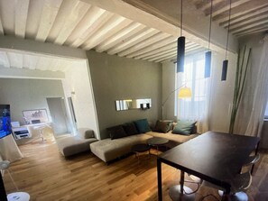 Living area - LOFT Saint Germain des Prés. (Paris)