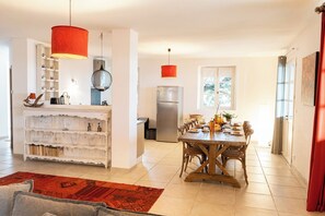 Dining - Domaine de Coulon, Maison Cornillon (Issirac)