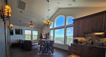 Luxurious-unique-tranquil Retreat. By Zion'sPark-GrandCanyon-Hike/Bike/Relax