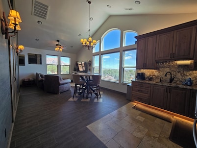 Luxurious-unique-tranquil Retreat. By Zion'sPark-GrandCanyon-Hike/Bike/Relax