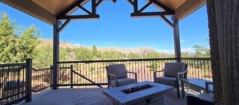 Luxurious-unique-tranquil Retreat. By Zion'sPark-GrandCanyon-Hike/Bike/Relax