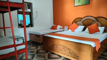 5 bedrooms, iron/ironing board, bed sheets