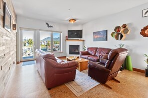 Téléviseur connecté, foyer, livres