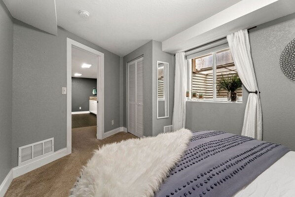 2 bedrooms, desk, iron/ironing board, travel cot