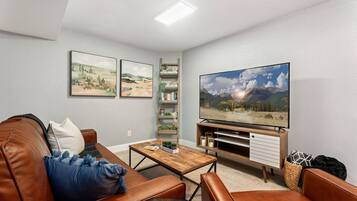 Una Smart TV, libros