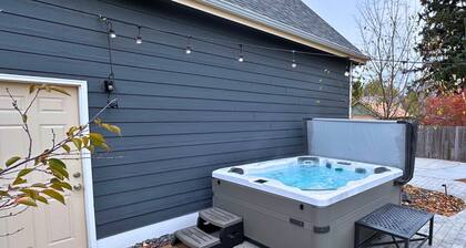 Beautiful Old Town Apartment with Hot Tub & Bikes
