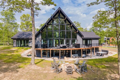 Stylish Golf Retreat w/ Pool & Hot Tub