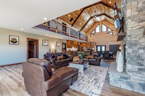 Smart TV, fireplace, foosball - New! Luxe Lodge w/ Views, Fire Pit & Hot Tub (McHenry)