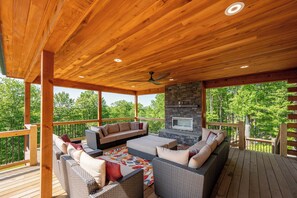 Property grounds - New! Luxe Lodge w/ Views, Fire Pit & Hot Tub (McHenry)