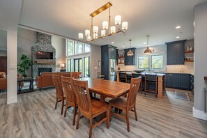 Dining - Deep Creek Retreat w/ Dock & Hot Tub (McHenry)