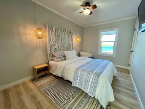 3 bedrooms, in-room safe, desk, free WiFi