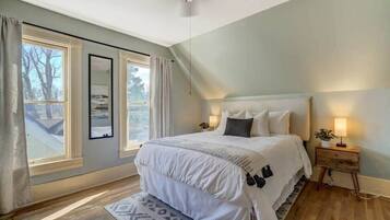 7 bedrooms, desk, iron/ironing board, WiFi