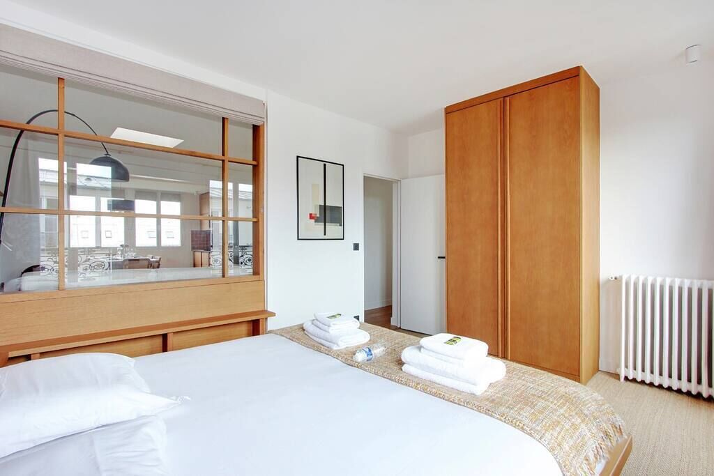 3 habitaciones, tabla de planchar con plancha, wifi y ropa de cama 