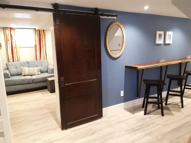 New Stylish Apartment In Century Home 5 Minutes To Everything Downtown Kitchener - Kitchener