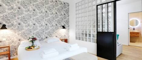 1 slaapkamer, een strijkplank/strijkijzer, wifi, beddengoed