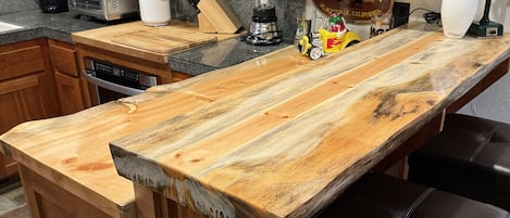 冷蔵庫、電子レンジ、食器洗い機、コーヒー / ティーメーカー