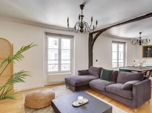 TV - Amazing Apartment - 8p/3br - Sentier (Paris)