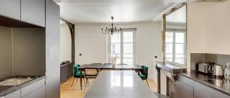 Fridge, microwave, oven, stovetop