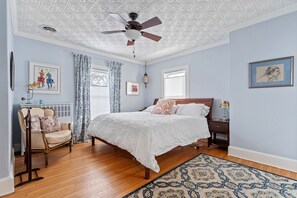 3 soverom, skrivebord, strykejern/-brett og wi-fi