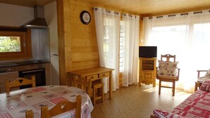 Room - Wifi, 300m from shops, 2nd floor, view village, balcony, parking, 60m², Les Gets (Les Gets)