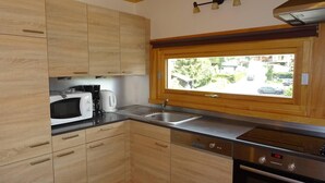 Private kitchen - Wifi, 300m from shops, 2nd floor, view village, balcony, parking, 60m², Les Gets (Les Gets)