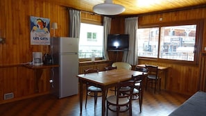 Dining - Wifi, 10m from resort center, 1st floor, view village, balcony, 54m², Les Gets (Les Gets)